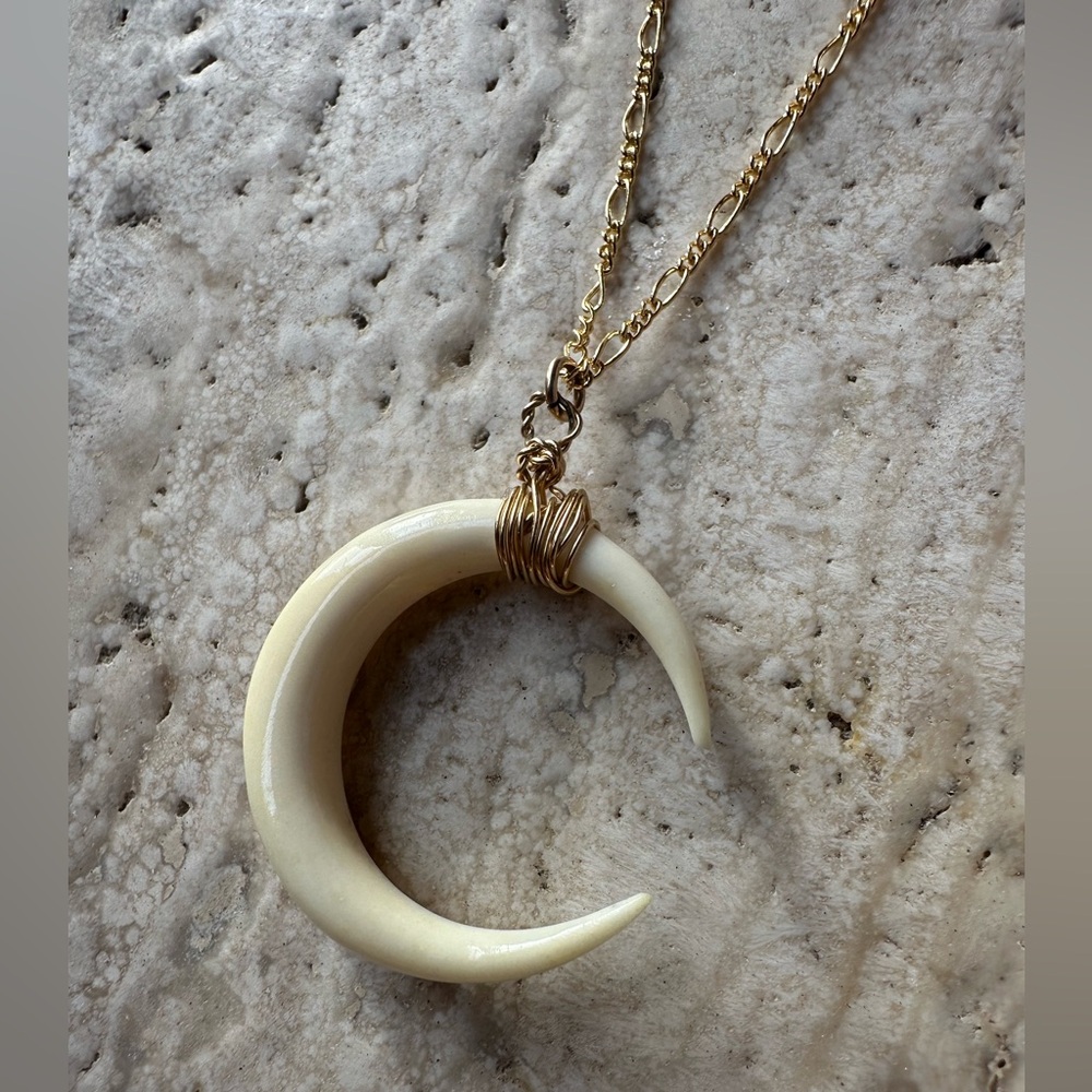 14k gold filled crescent moon pendant - Picture 4 of 6
